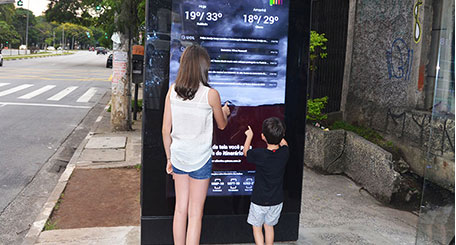 户外触摸一体机